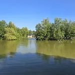 Yellowrush - Yellowtop Country Park - Hot Tub - Yorkshire Villa Selby