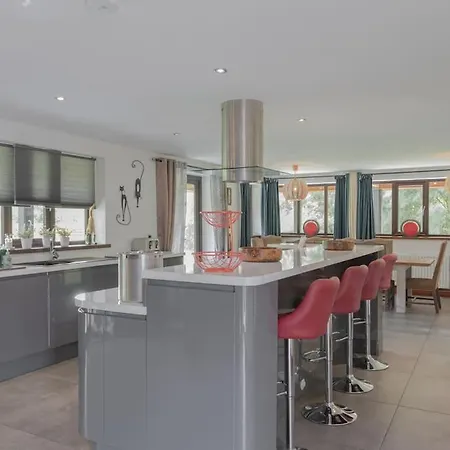 Yellowrush - Yellowtop Country Park - Hot Tub - Yorkshire Villa Selby