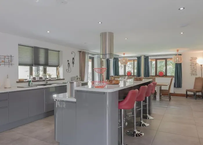 Yellowrush - Yellowtop Country Park - Hot Tub - Yorkshire Villa Selby